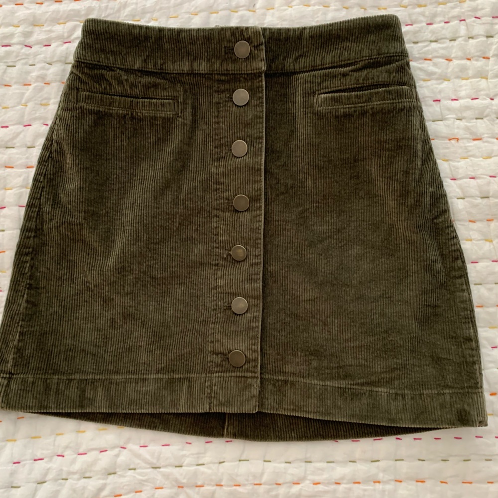 Corduroy olive green button front skirt with pockets Wilfred free Aritzia